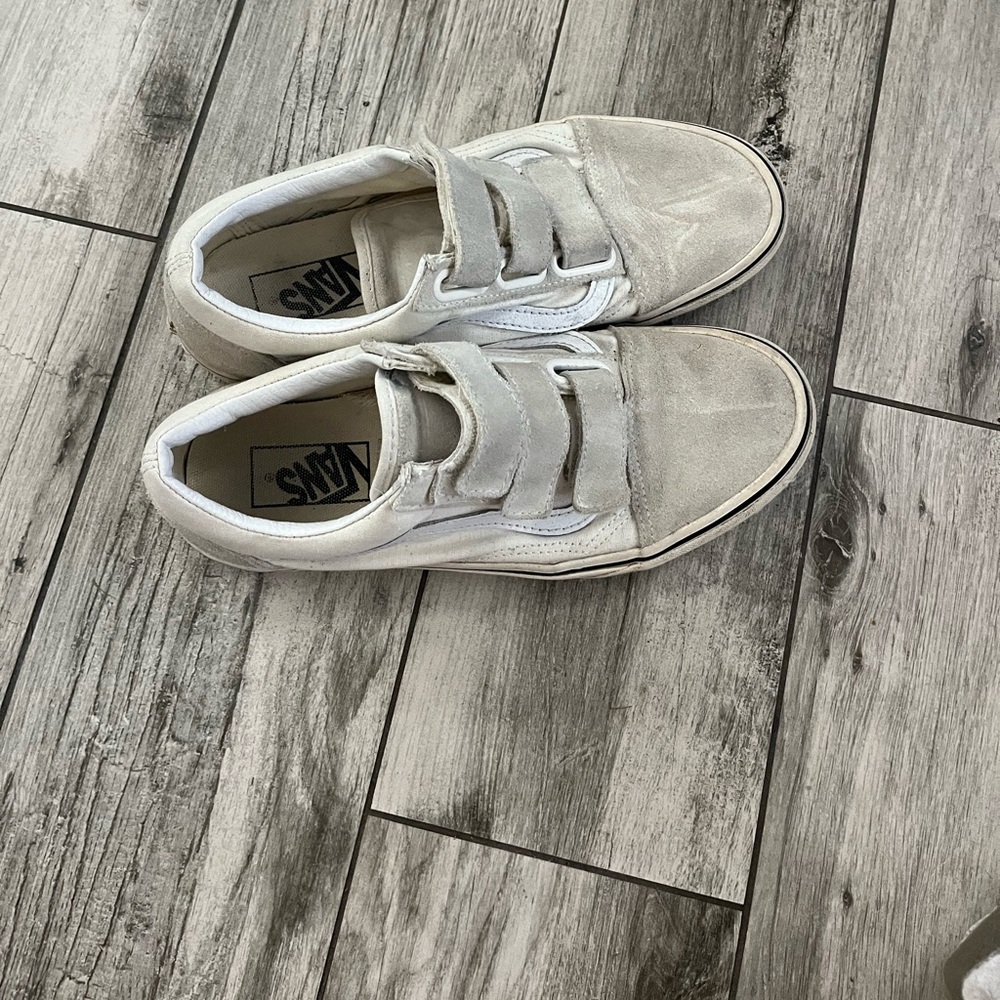 Old school suede canvas shoe size 8